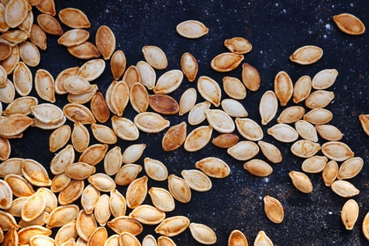 Roasted pumpkin seeds to DIE for! These are SO good!