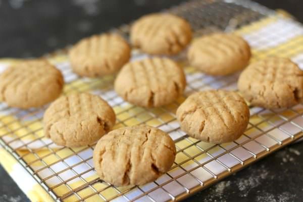 Soft gluten free peanut butter cookies!