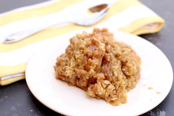 This is an incredibly simple gluten free instant pot apple crisp recipe that takes 15 minutes to cook!
